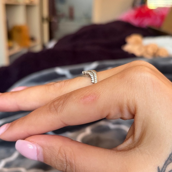 Pandora 925 Sterling Silver and White Crystal Tiara Ring - Picture 4 of 4